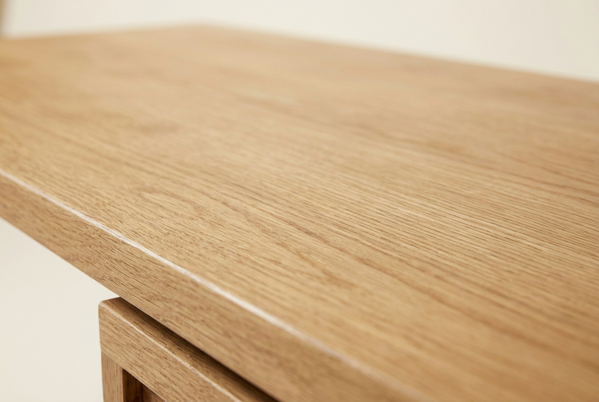 Close-up of the approved oak wood grain