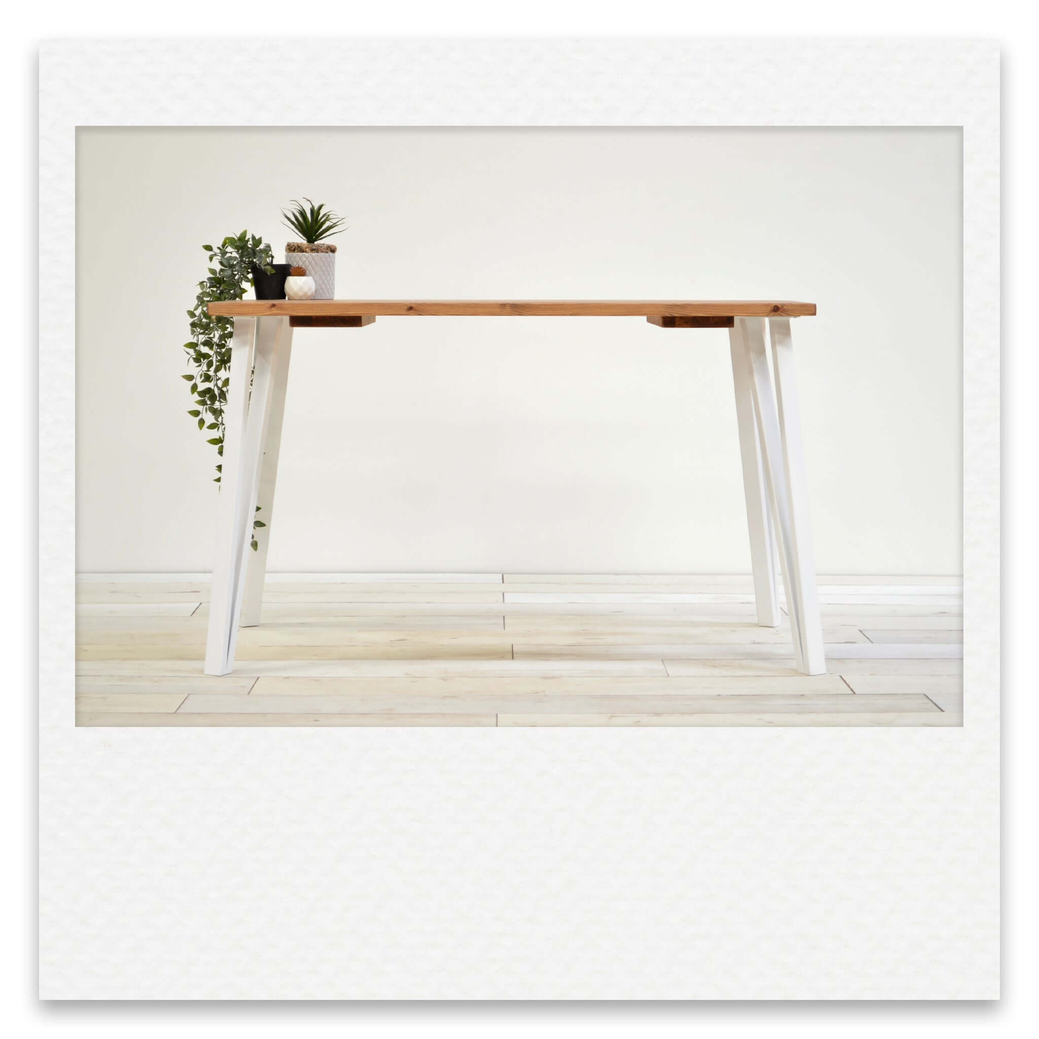 White top desk with deals wooden legs