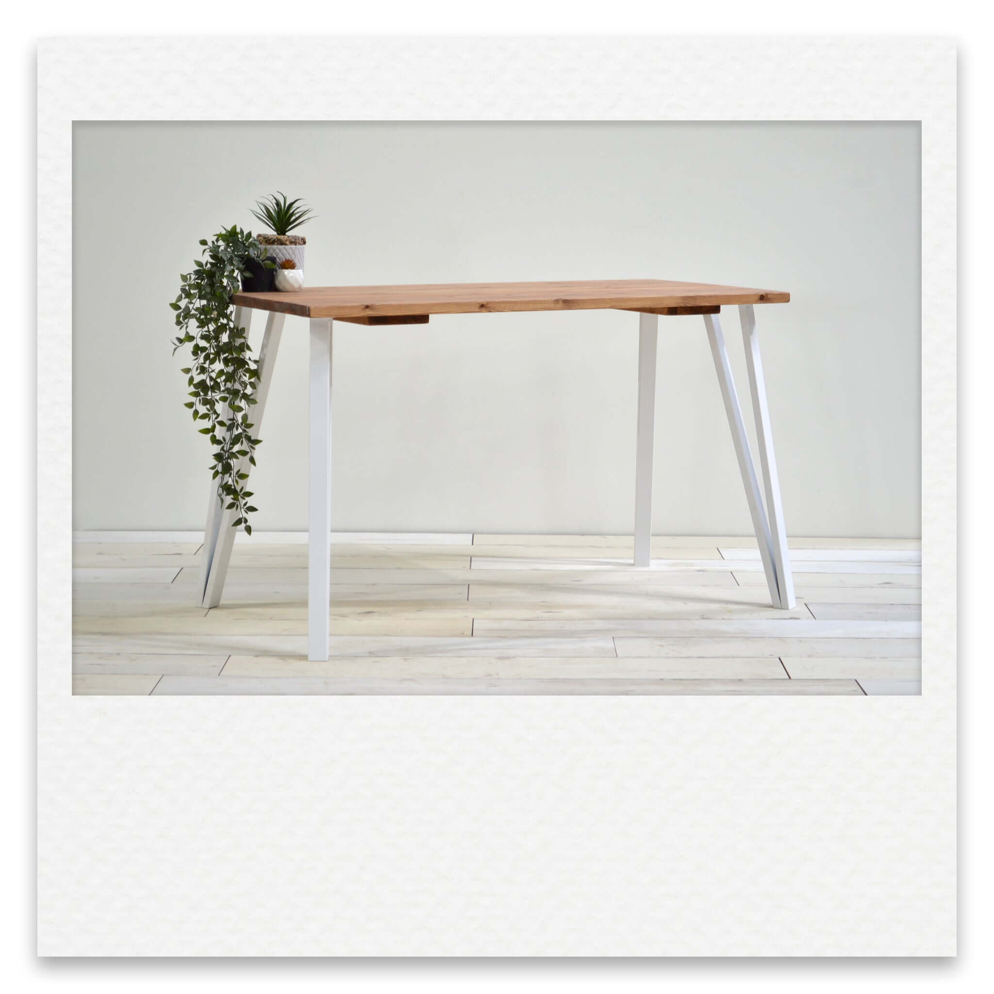 White top desk on sale with wooden legs